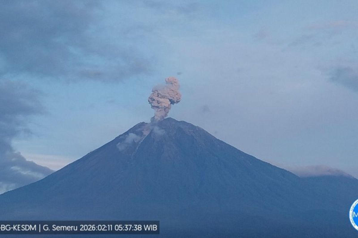 Semeru lima kali erupsi Rabu pagi, tinggi letusan hingga 1.000 meter