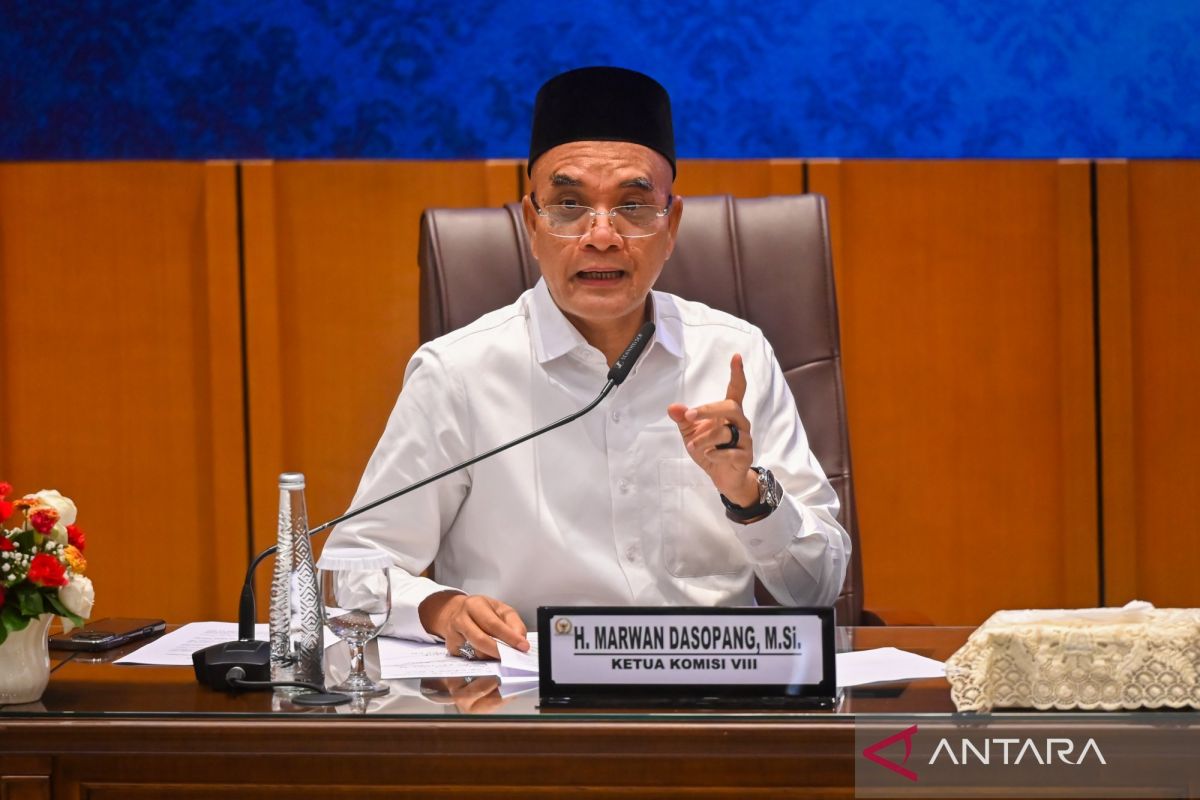 Komisi VIII ingatkan aspek legalitas-sosiologis soal wacana "war" tiket haji