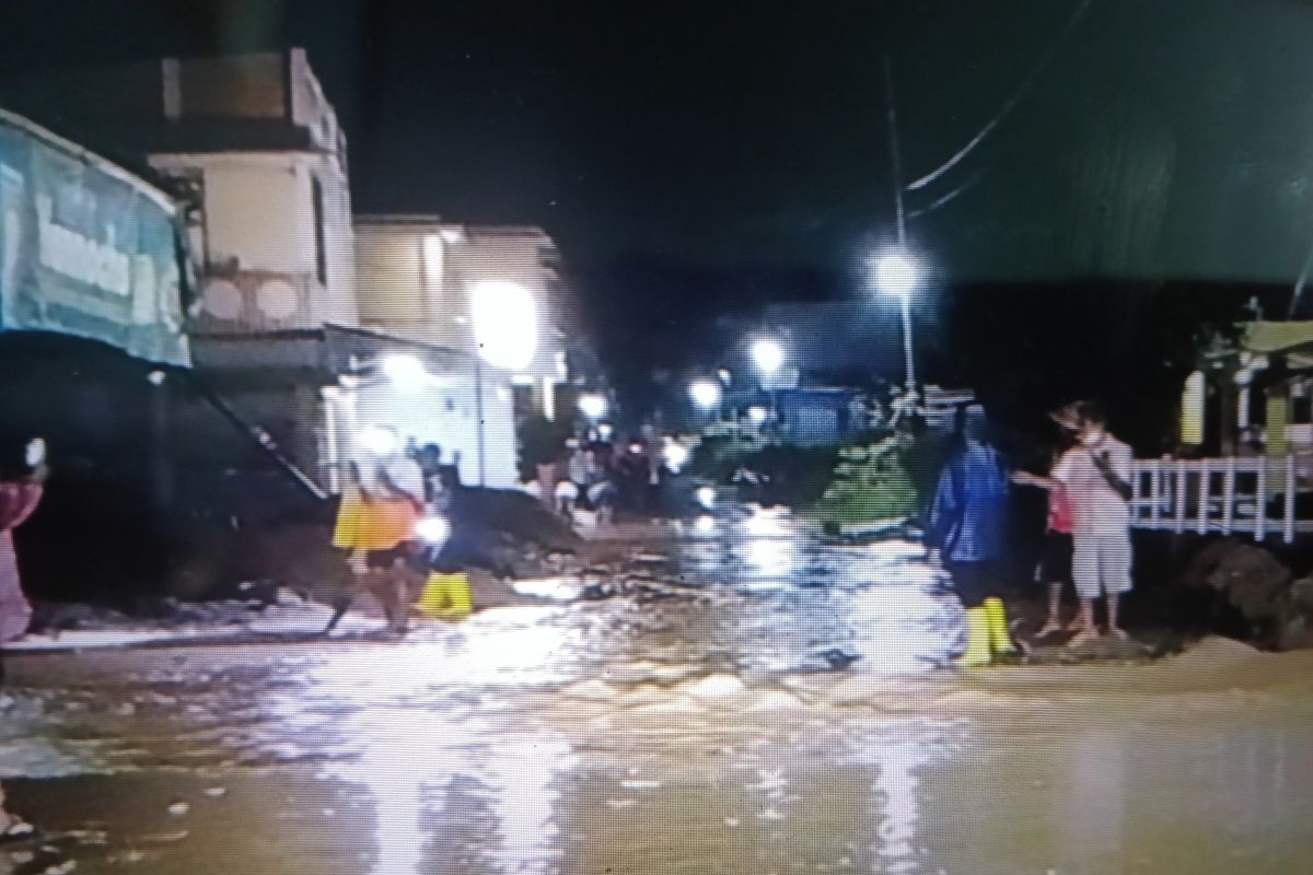 170 KK mengungsi akibat banjir setinggi 40-60 cm di Tanjung Raya Agam