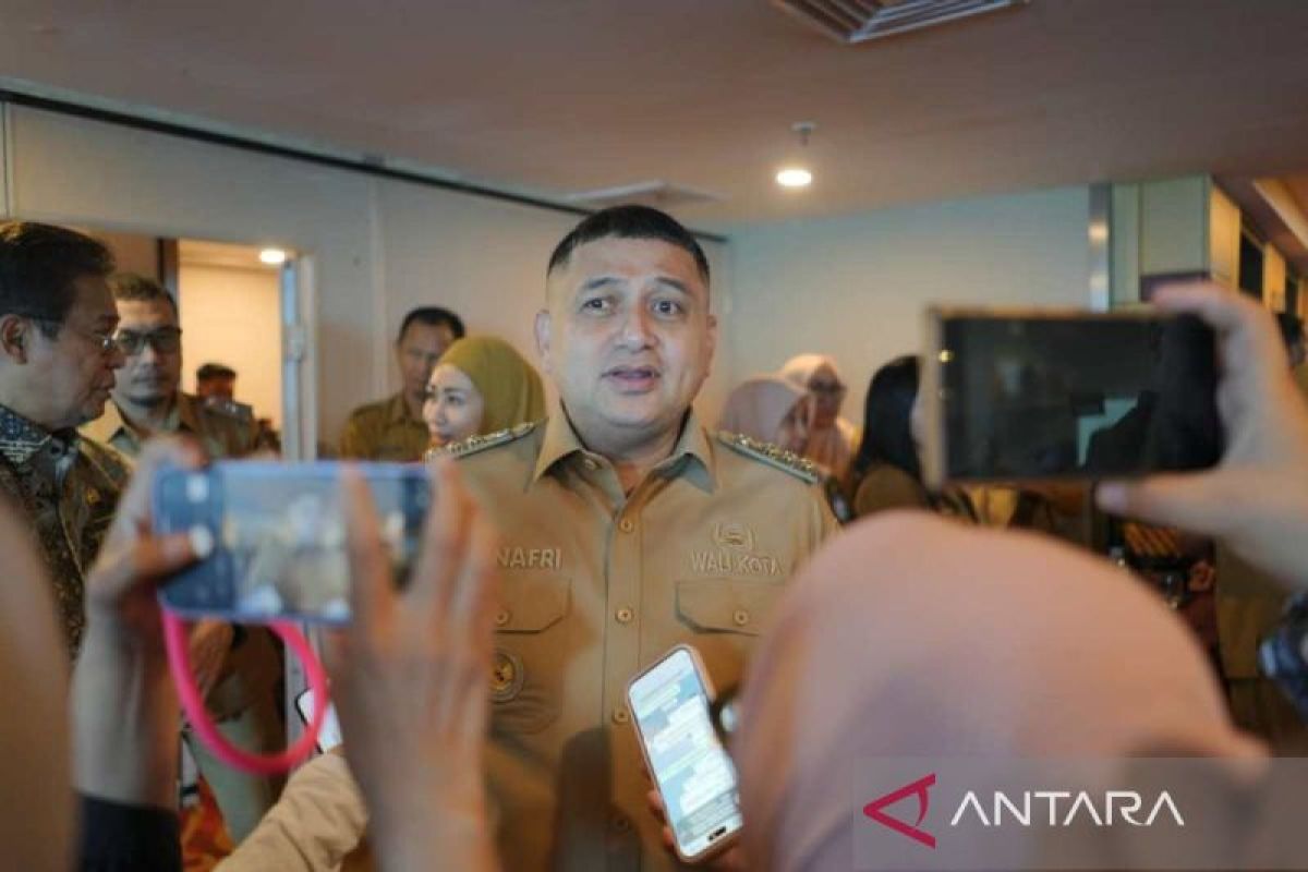 PKL berjualan di atas drainase ditertibkan