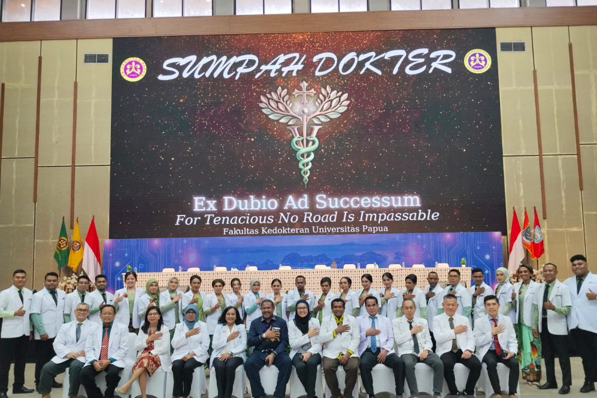 Unipa wisuda 25 dokter baru, perkuat layanan kesehatan di Tanah Papua