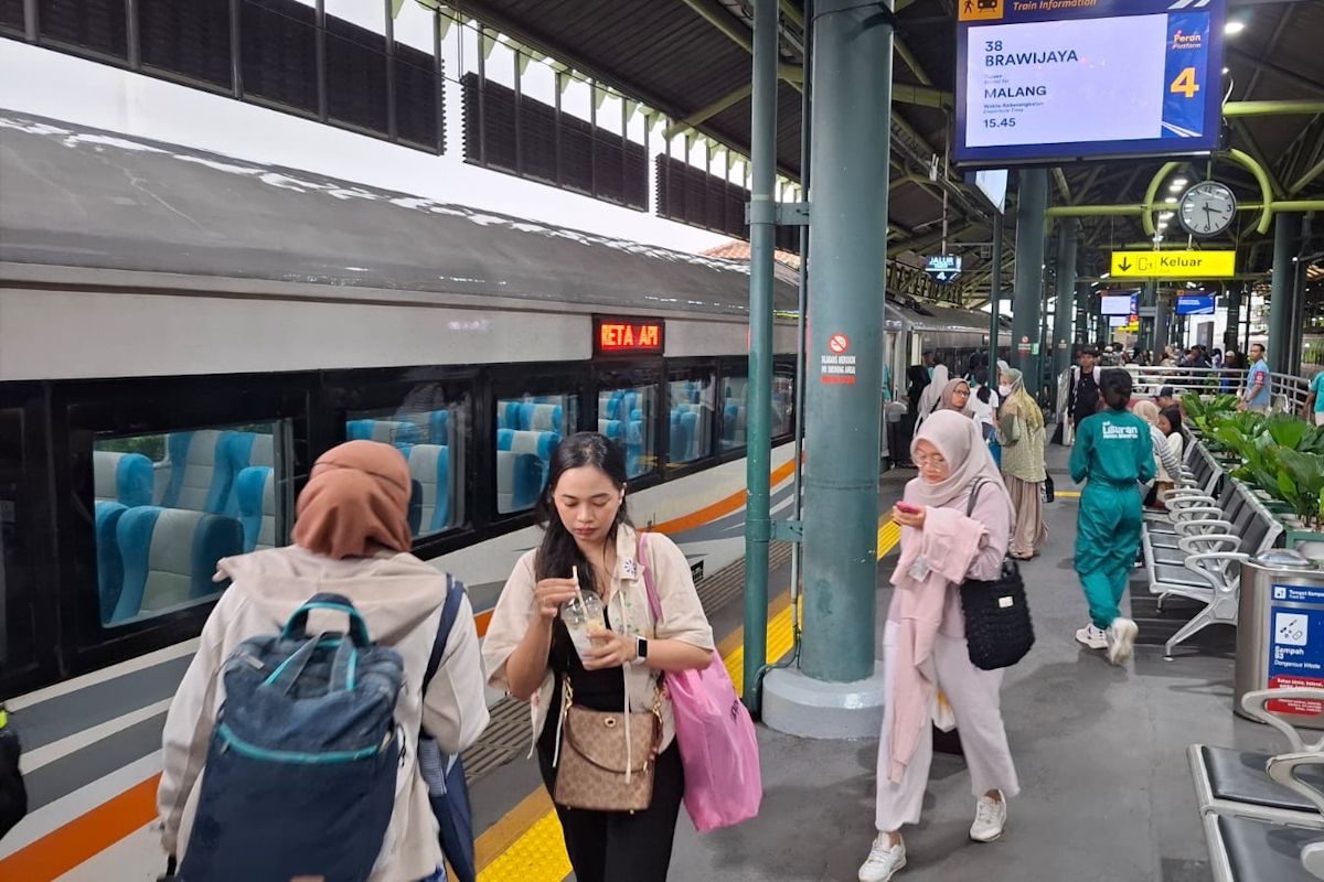 KAI catat 202.105 pelanggan naik kereta di hari pertama libur Imlek
