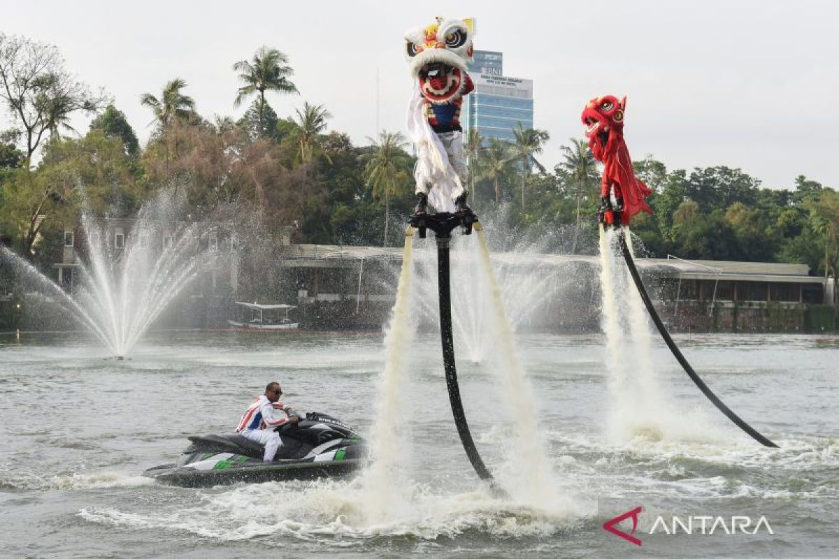Spektakuler! atraksi Aerial Lion Dance di Senayan Park bikin heboh perayaan Imlek 2577 Kongzili