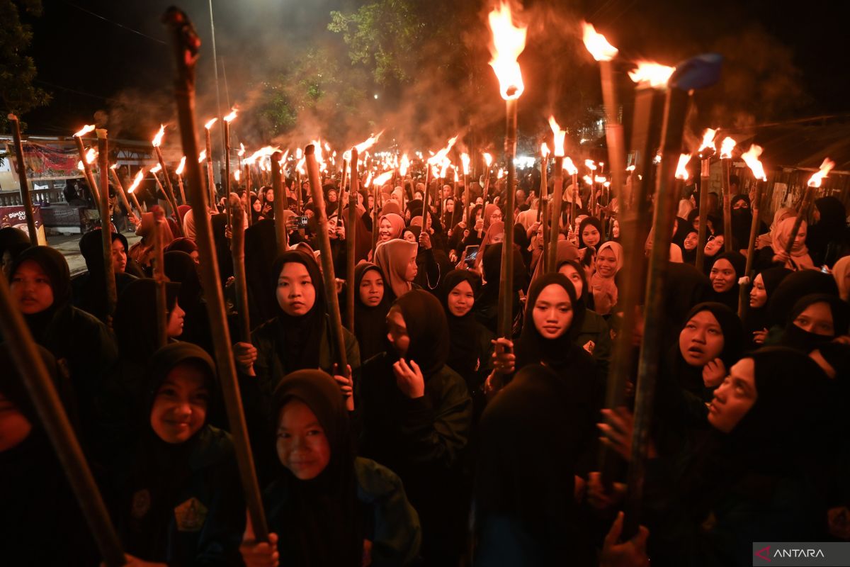 Kemeriahan pawai obor sambut Ramadhan di sejumlah daerah