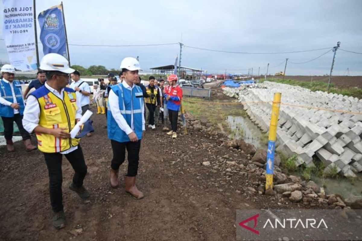 Gibran tinjau pembangunan tol Semarang-Demak Seksi I