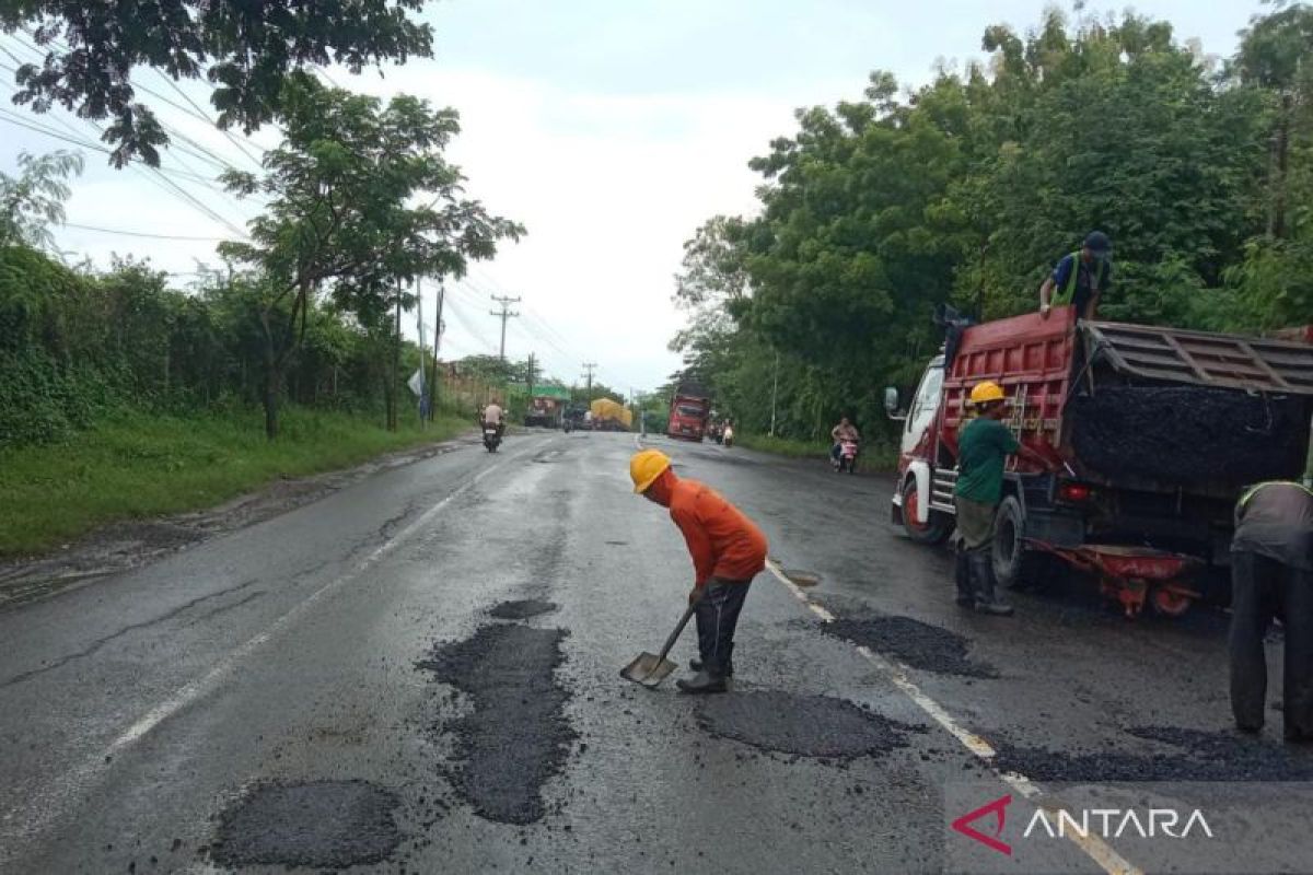 Kementerian PU memperbaiki jalan ruas Rembang-Lasem secara berkelanjutan