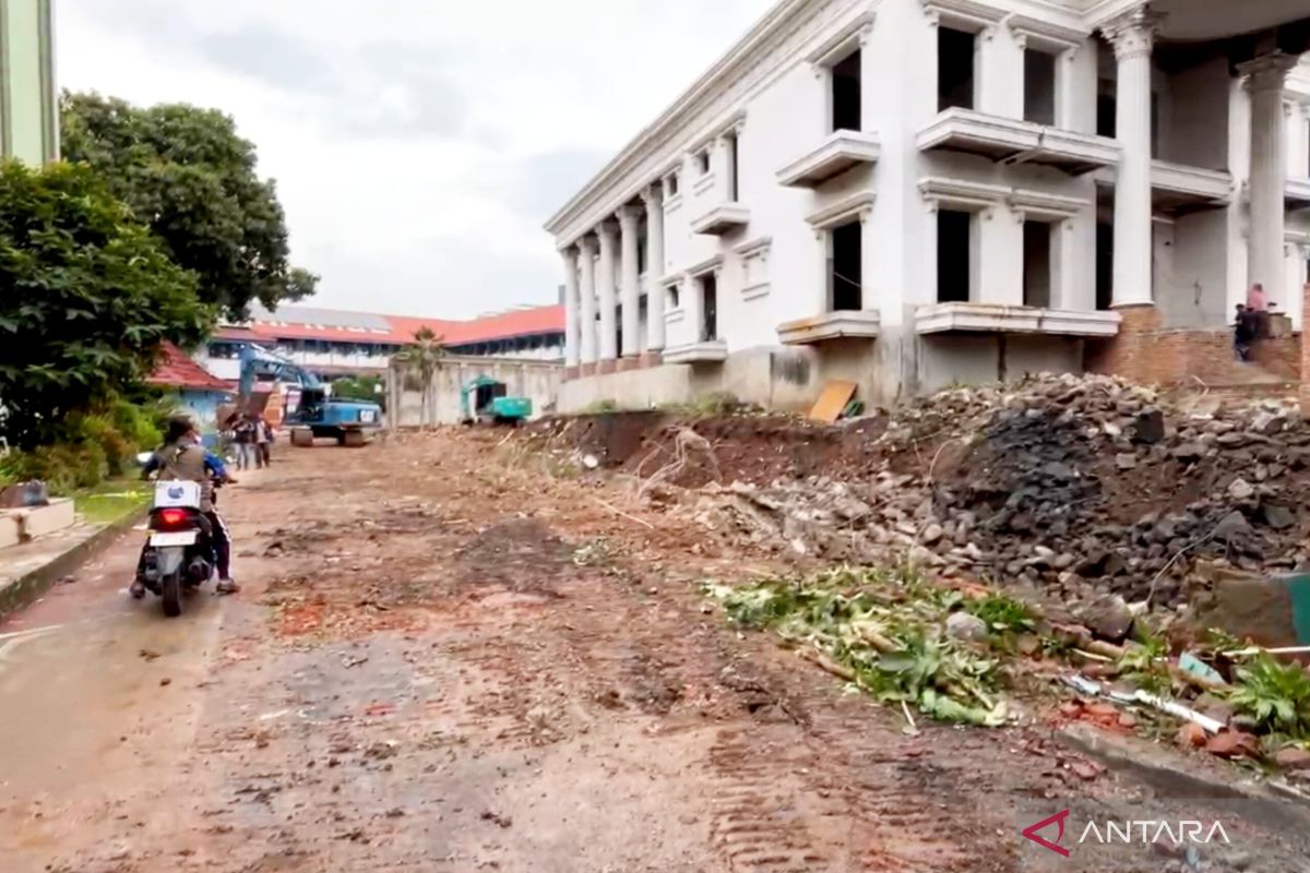 Pemilik pagar roboh di samping SMPN 182 sudah diingatkan