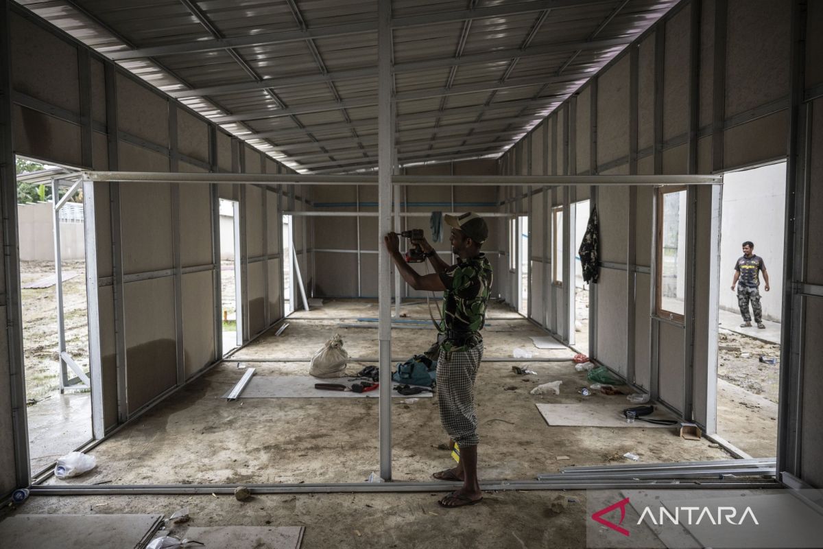 Pembangunan huntara di Langkahan tetap dikebut meski diguyur hujan