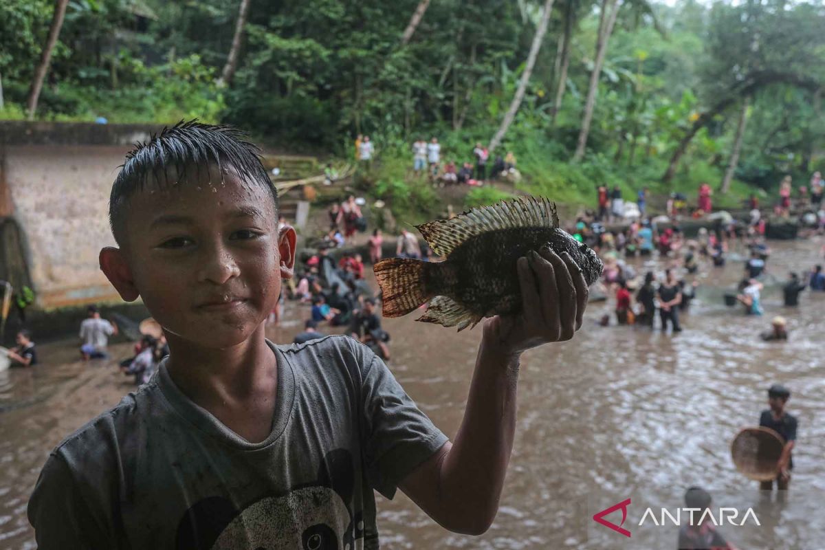 Tradisi tangkap ikan di Banten jadi ajang silaturahim jelang Ramadhan