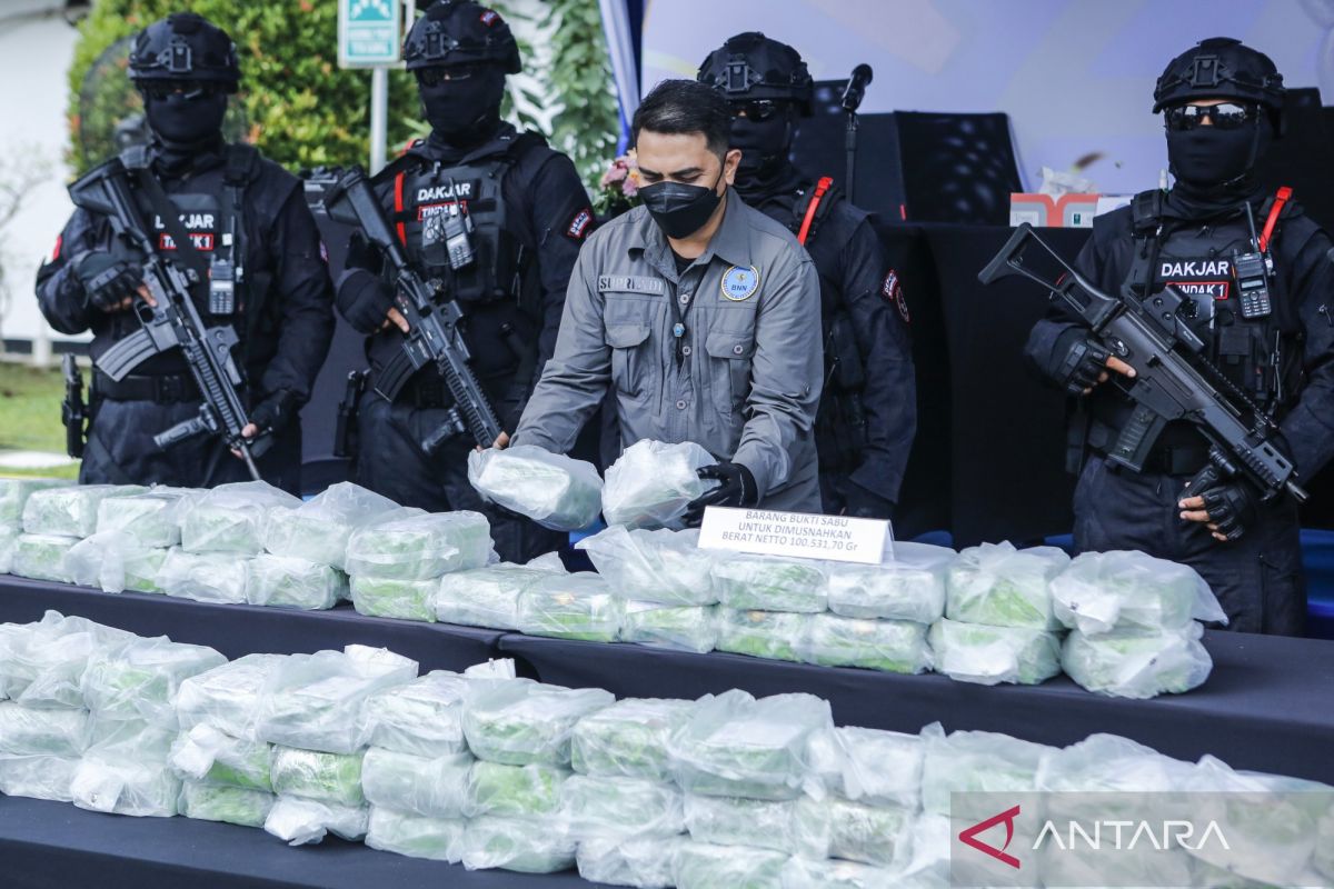 Hukum kemarin, putusan soal Adies Kadir hingga BNN musnahkan narkoba