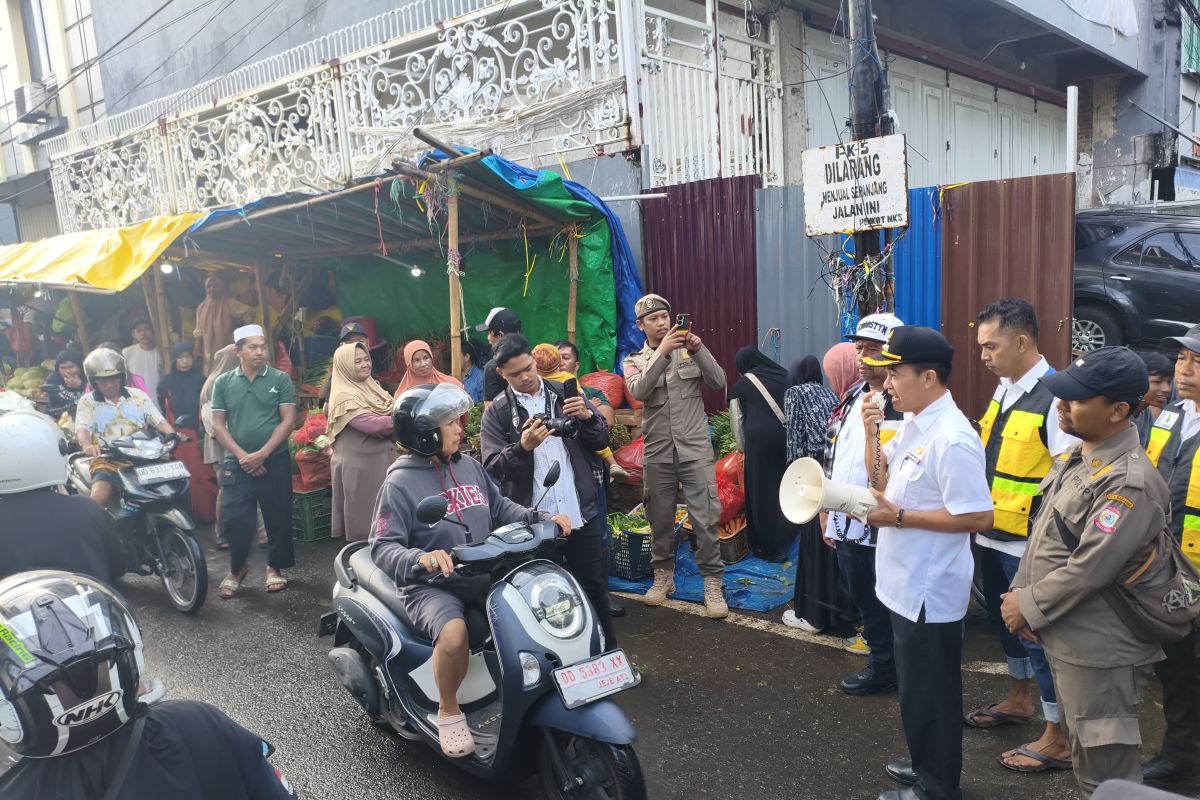 Menata lapak PKL tanpa konflik