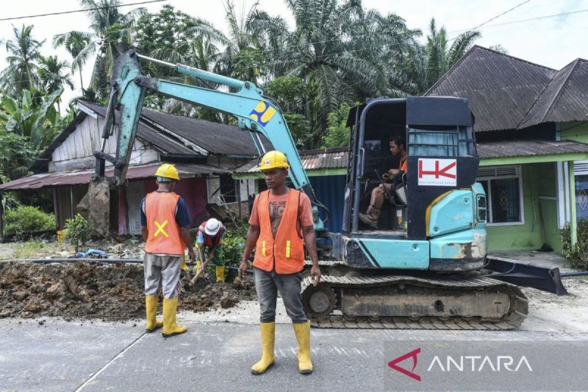 Indonesia speeds up post-disaster housing in Sumatra ahead of Eid