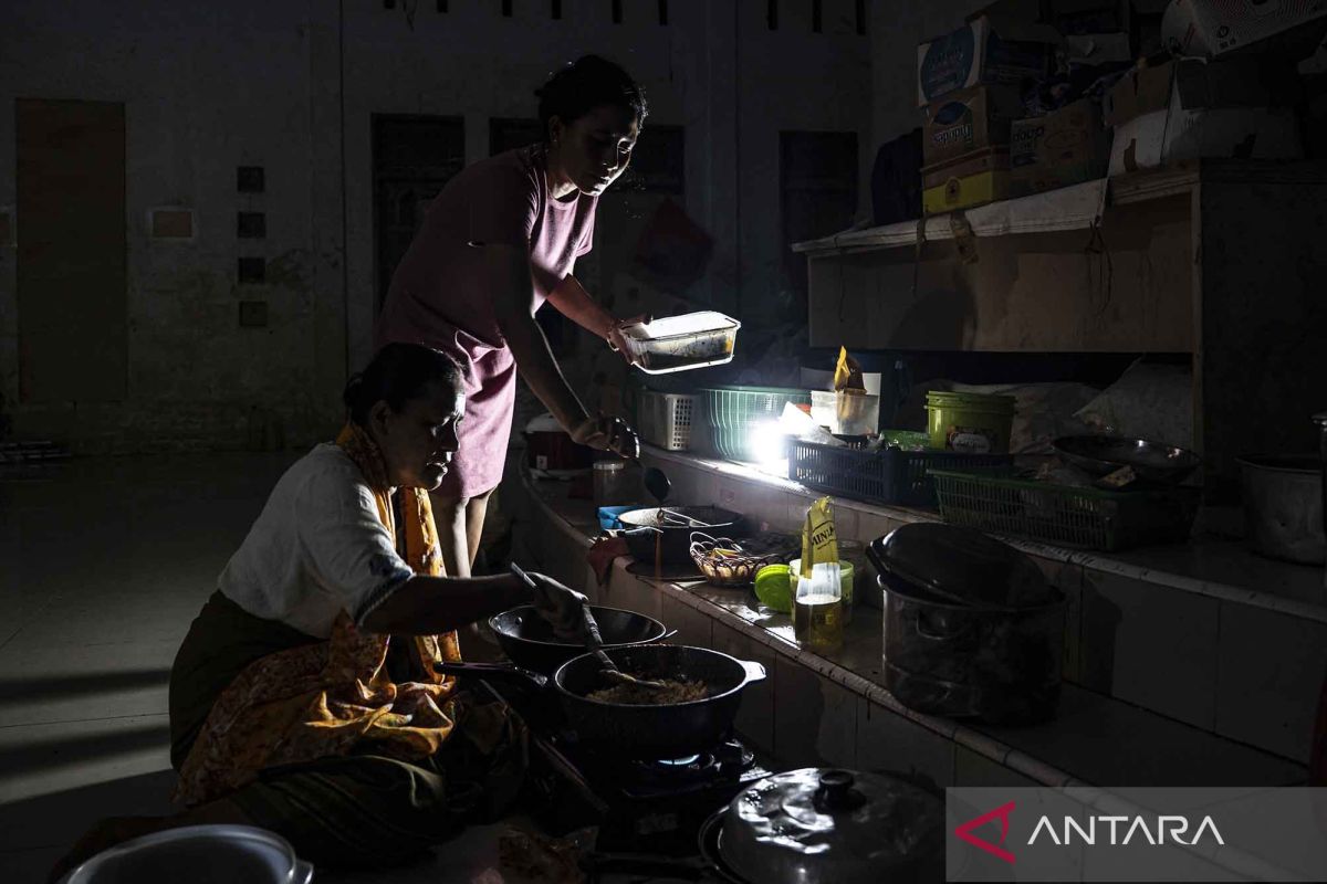 Begini suasana sahur perdana penyintas bencana Sumatra