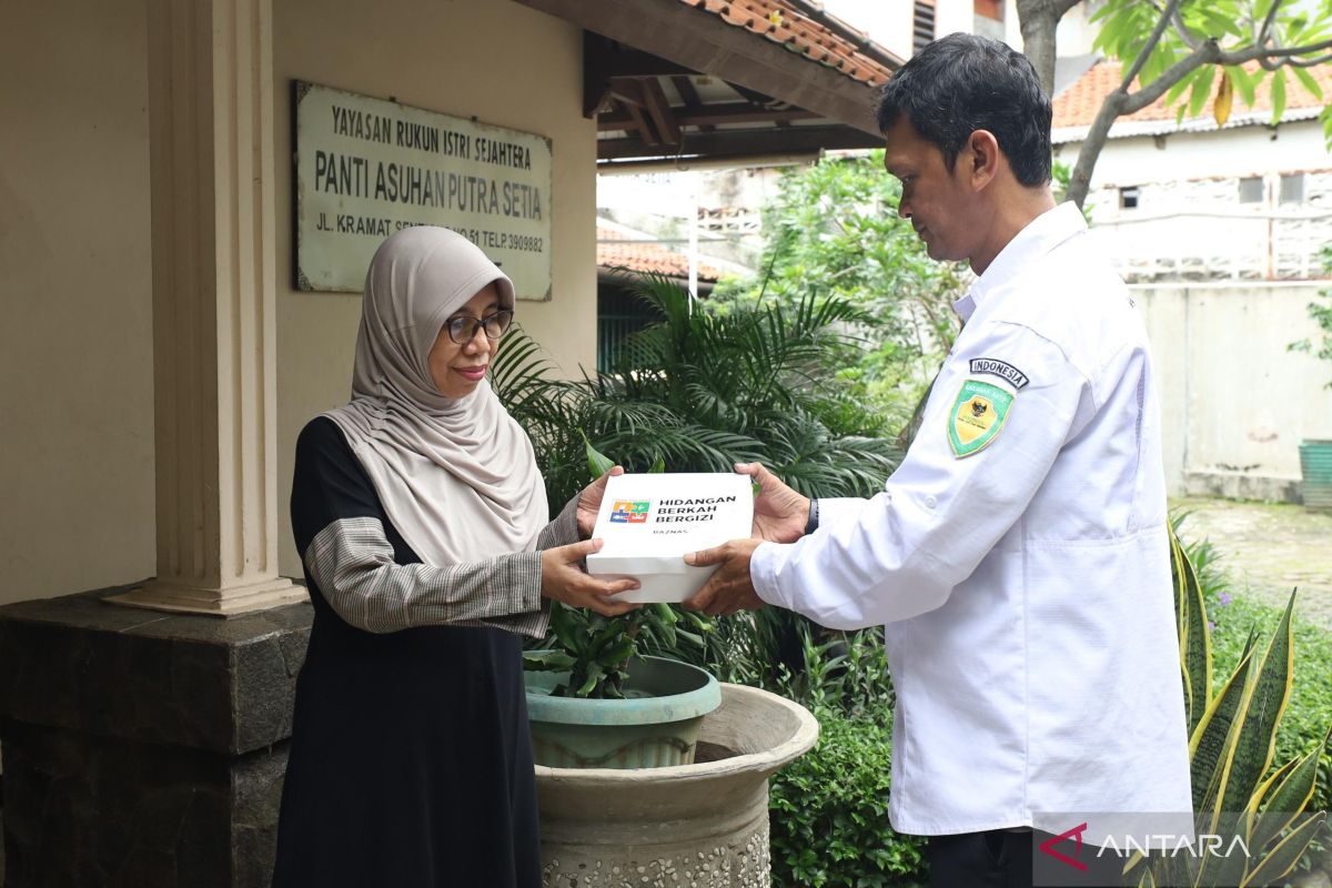 Indonesia's Baznas distributes 650 iftar packages in Jakarta