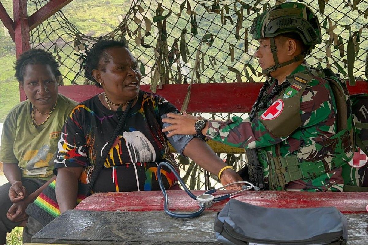 Satgas Yonif 136/TS gelar pengobatan gratis di Distrik Ilu Puncak Jaya