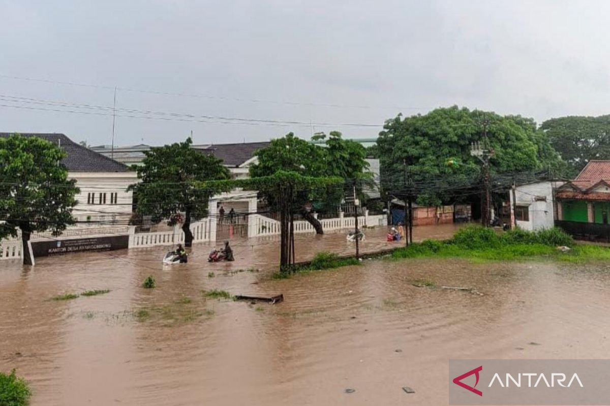 Banjir Bekasi meluas, 19.408 KK di terpaksa puasa di tengah banjir