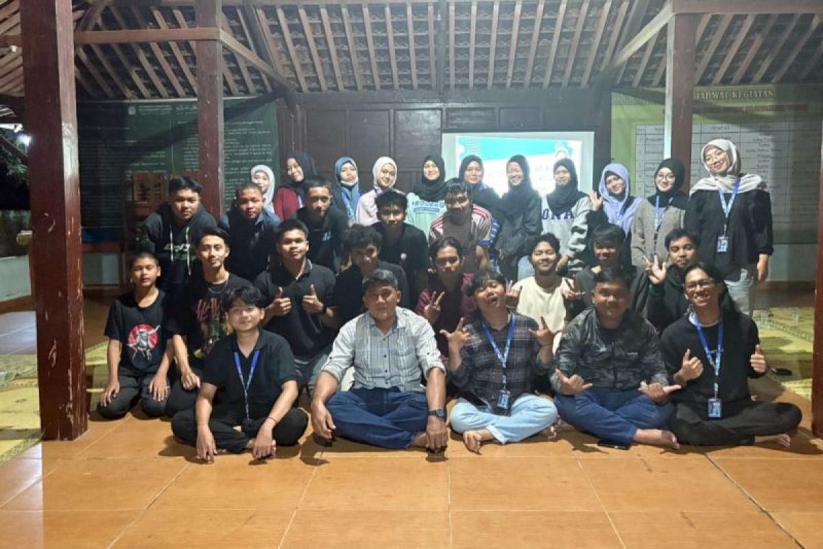 Mahasiswa KKN DIK FKIP UMS fasilitasi sharing session keorganisasian dan keuangan karang taruna