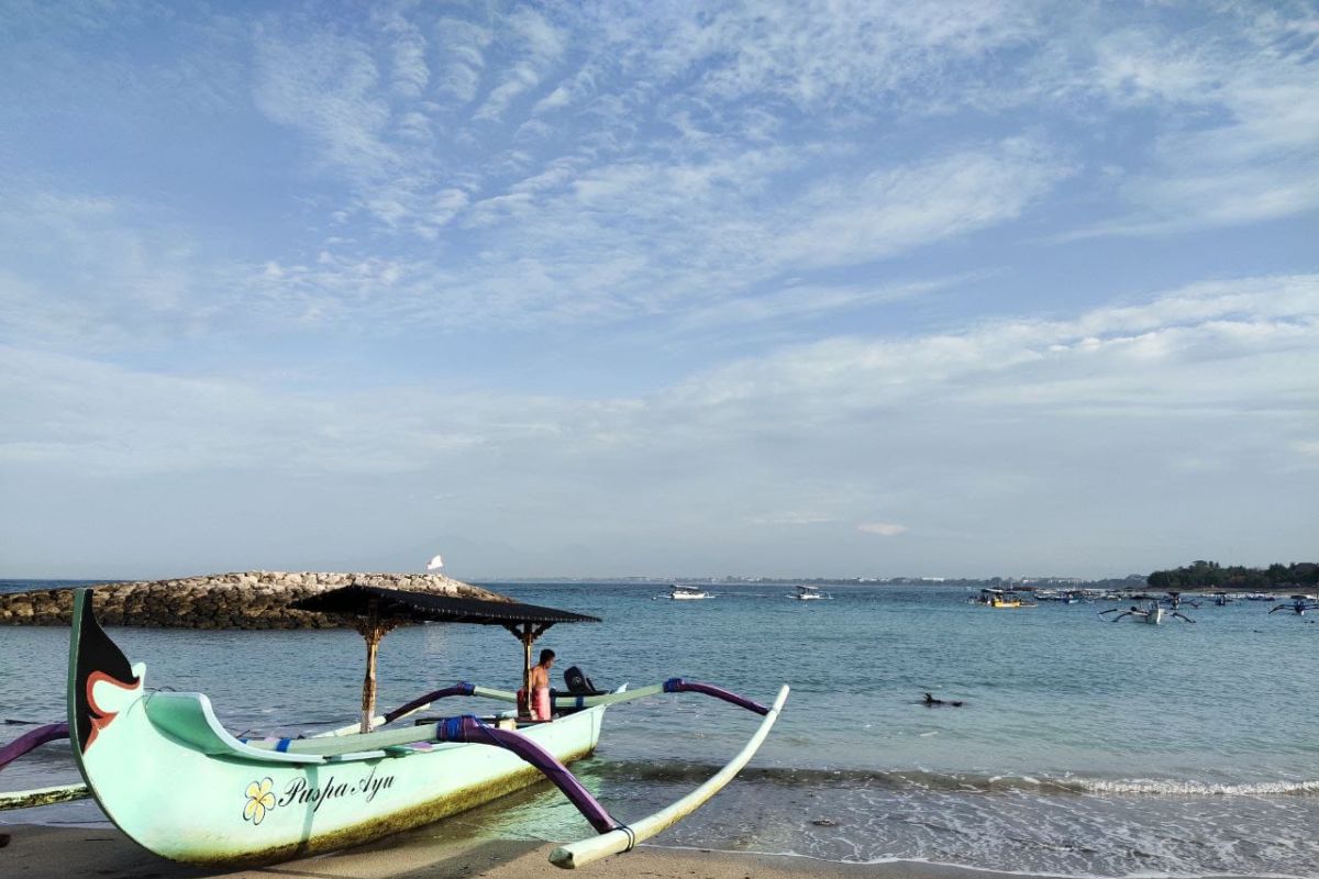 BMKG ingatkan warga pesisir selatan Kalteng potensi gelombang 2 meter