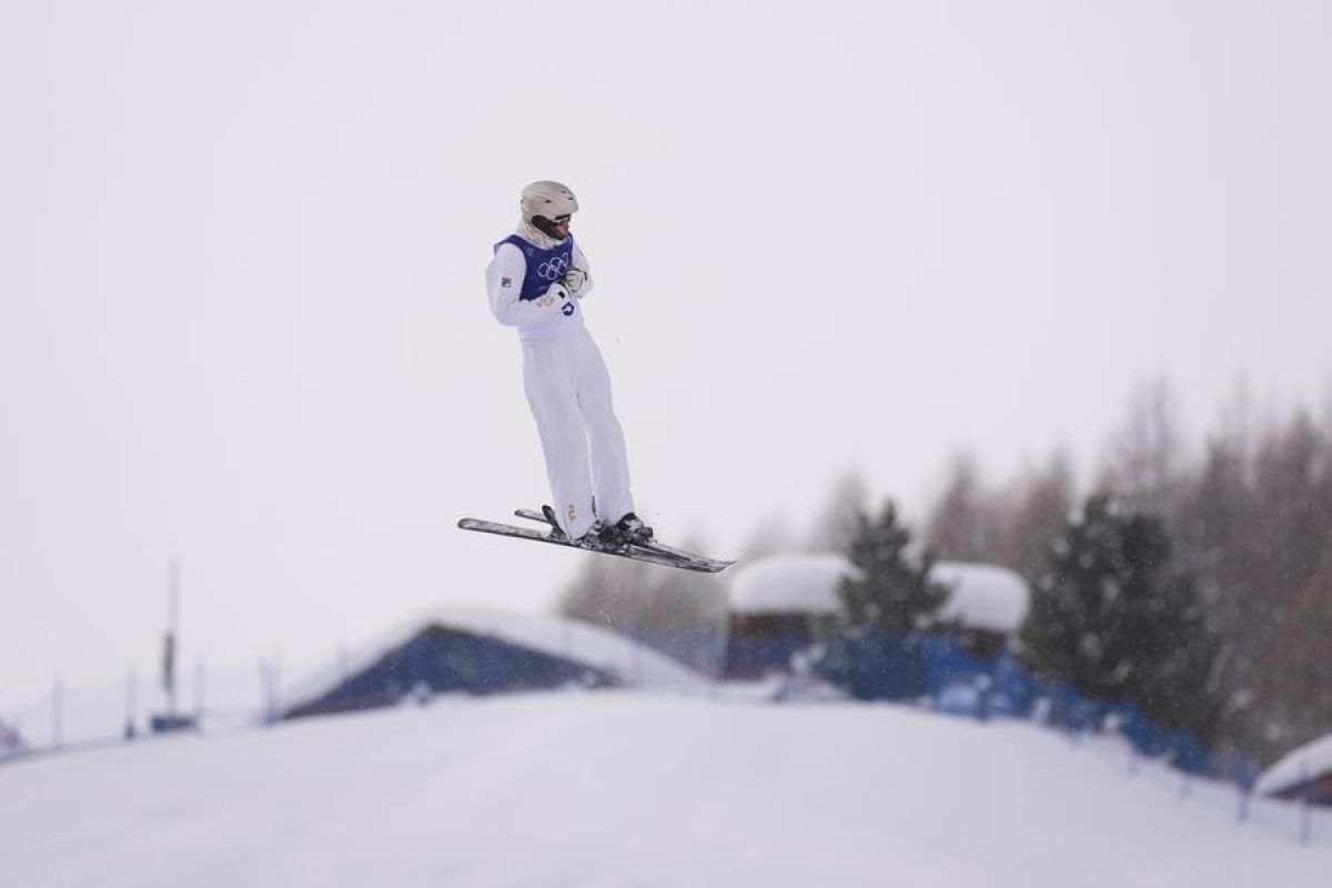 Sejoli China sabet dua emas ski gaya bebas aerial, torehkan sejarah di Milan-Cortina