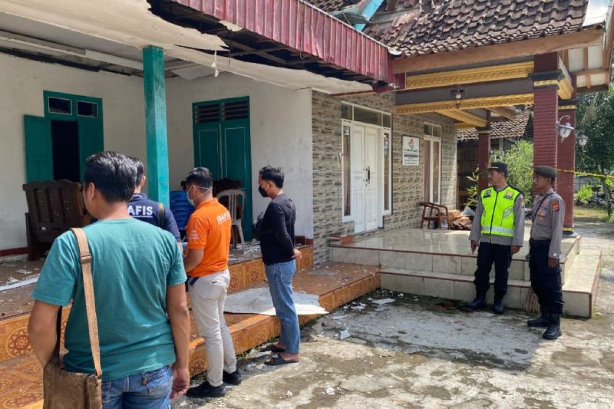 Polres Bantul datangi TKP lokasi ledakan mercon racikan di Sanden - Berita  Terkini Yogyakarta - ANTARA News Yogyakarta