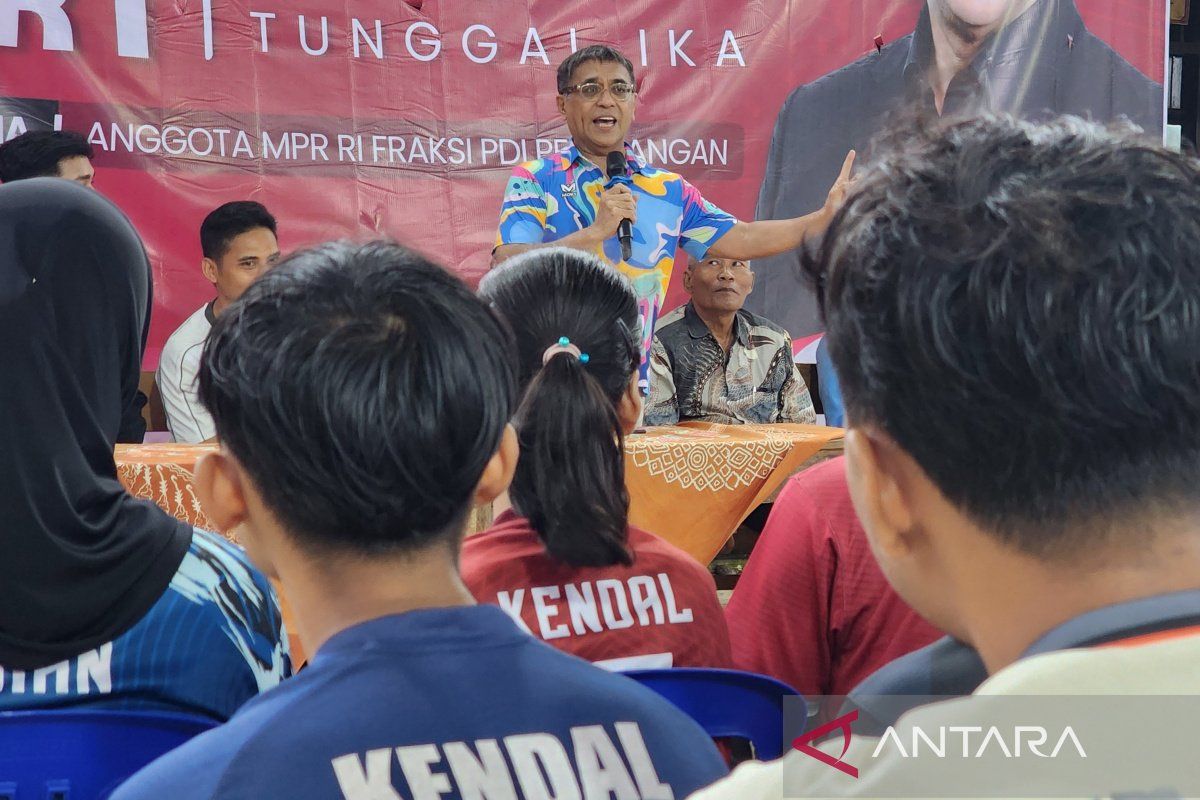 Samuel Wattimena minta pesepak takraw di Kendal berprestasi akademik