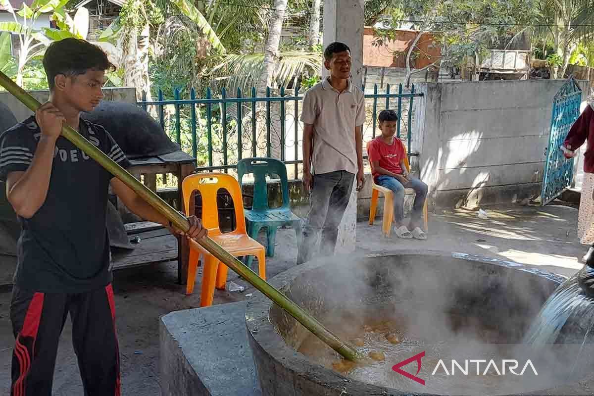 Meunasah di Aceh Besar sediakan 200-an paket bubur khas Aceh