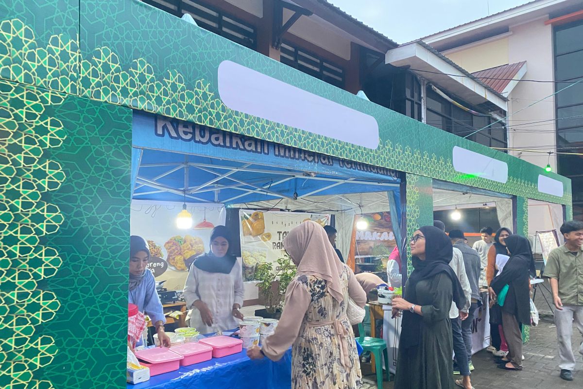 Puluhan UMKM lokal meriahkan bazar dan kuliner "Andalan Ngabuburit" di Makassar