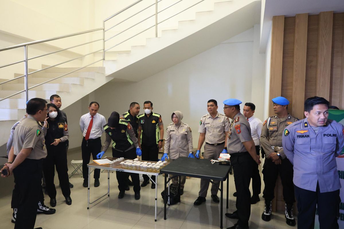 Tes urine dadakan, tiga personel polisi di Riau positif narkoba