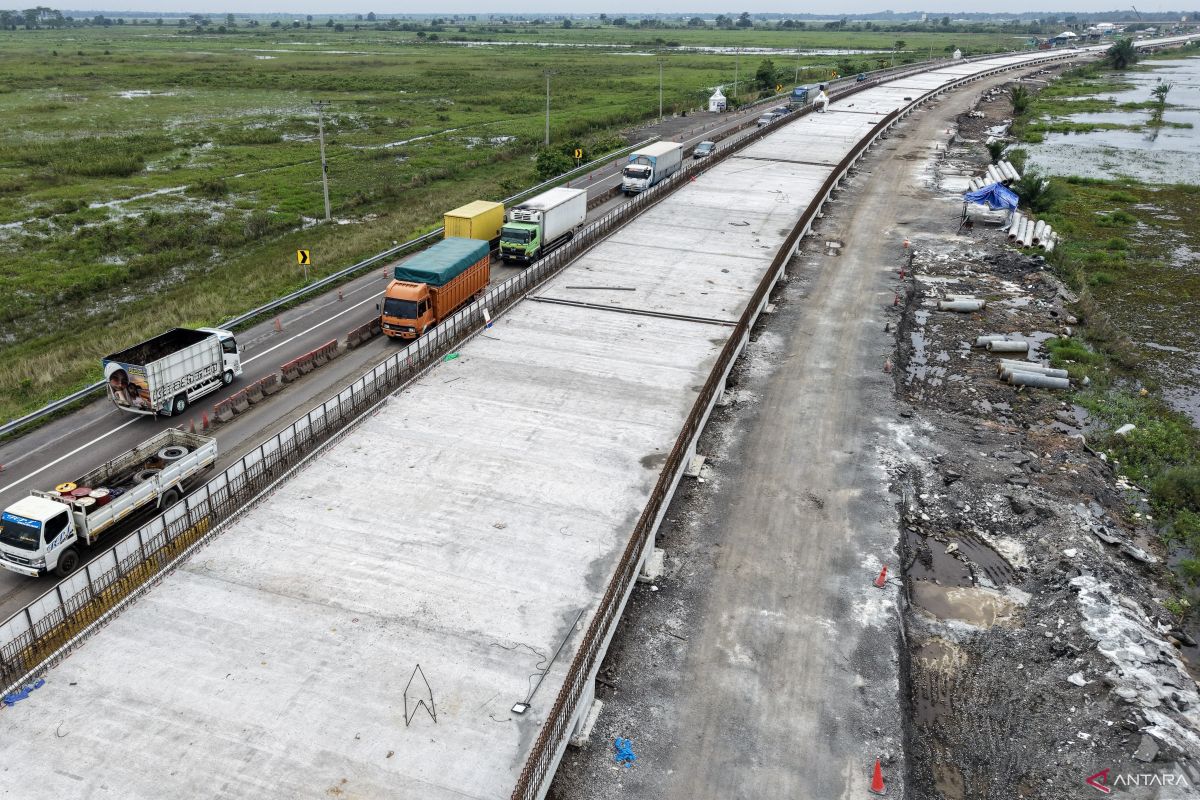 Proyek peninggian jalan tol Kayu Agung-Palembang