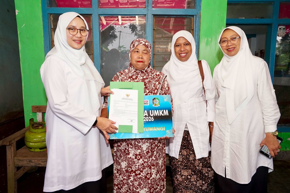 Pemkab Banyuwangi salurkan bantuan modal usaha lewat program Wenak