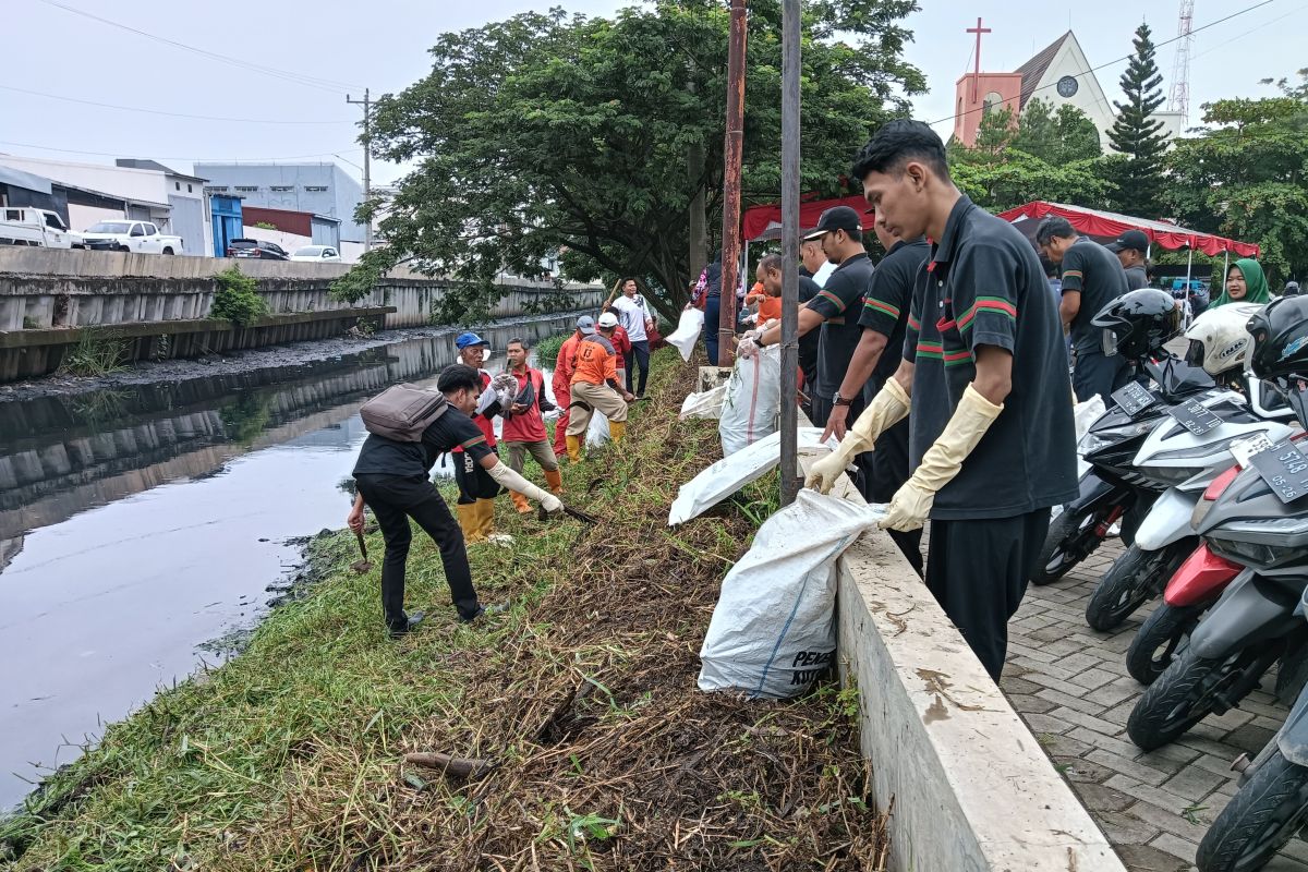 Indonesia ASRI, 454 orang gotong royong bersihkan Sungai Tawang Mas