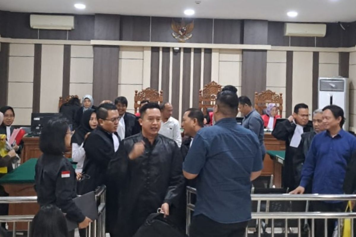 Mantan Dirut Perumda BPR Bank Pasar Kota Semarang didakwa korupsi Rp5,2 miliar