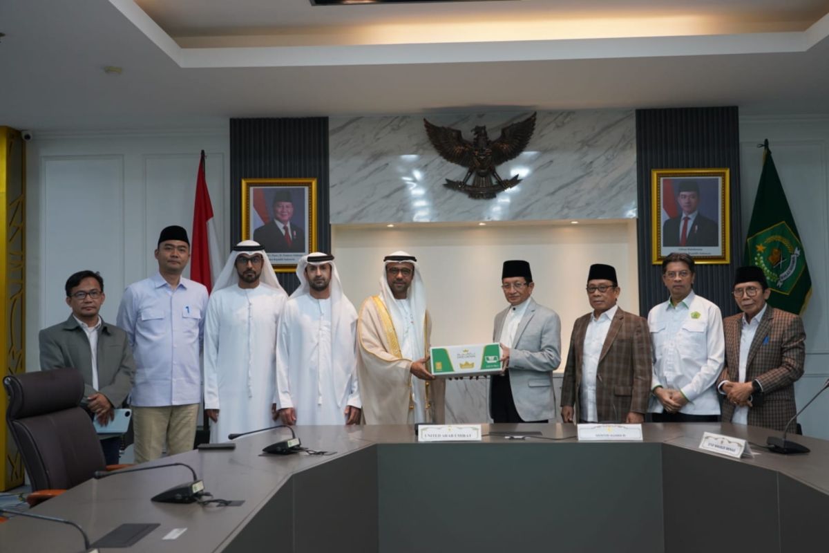 UAE donates 30 tons of premium dates to Indonesia for Ramadan