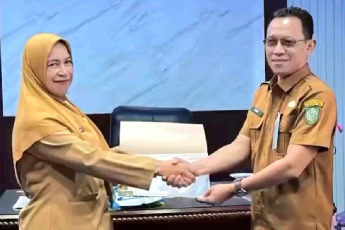 Disdik Kotim terima penghargaan capaian opini Ombudsman