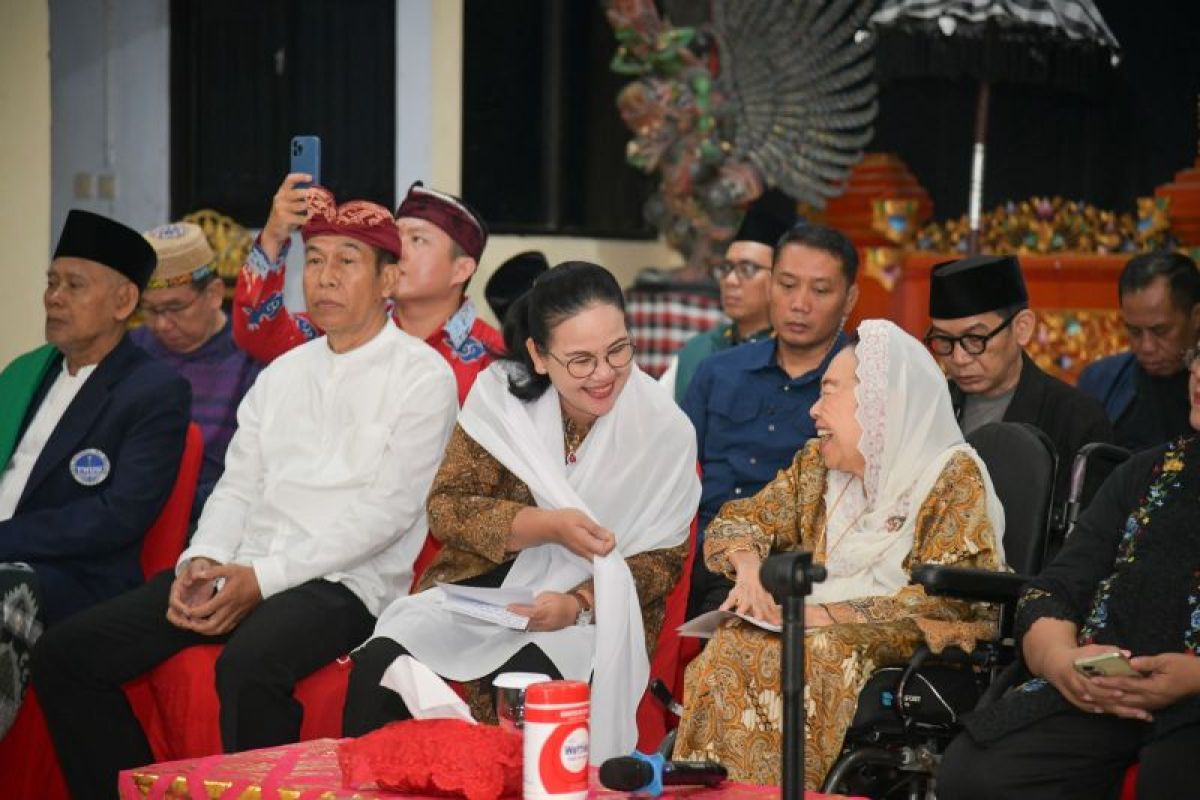 Wali Kota Semarang sahur bareng Sinta Nuriyah di Pura Giri Natha