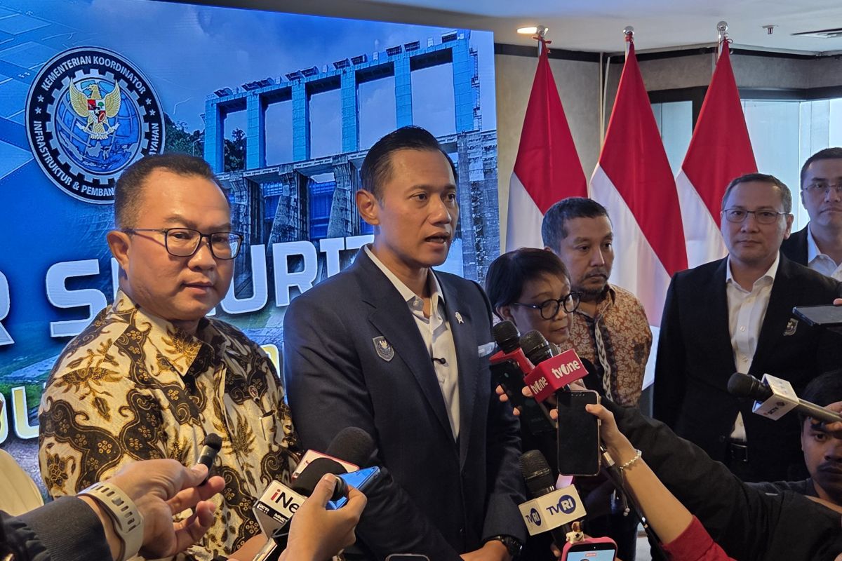 AHY minta ekspansi data center perhatikan ketahanan air