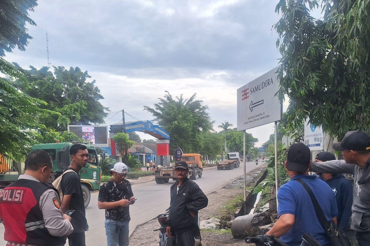 Pengemudi truk keluhkan aksi premanisme di lokasi KIR Cilincing