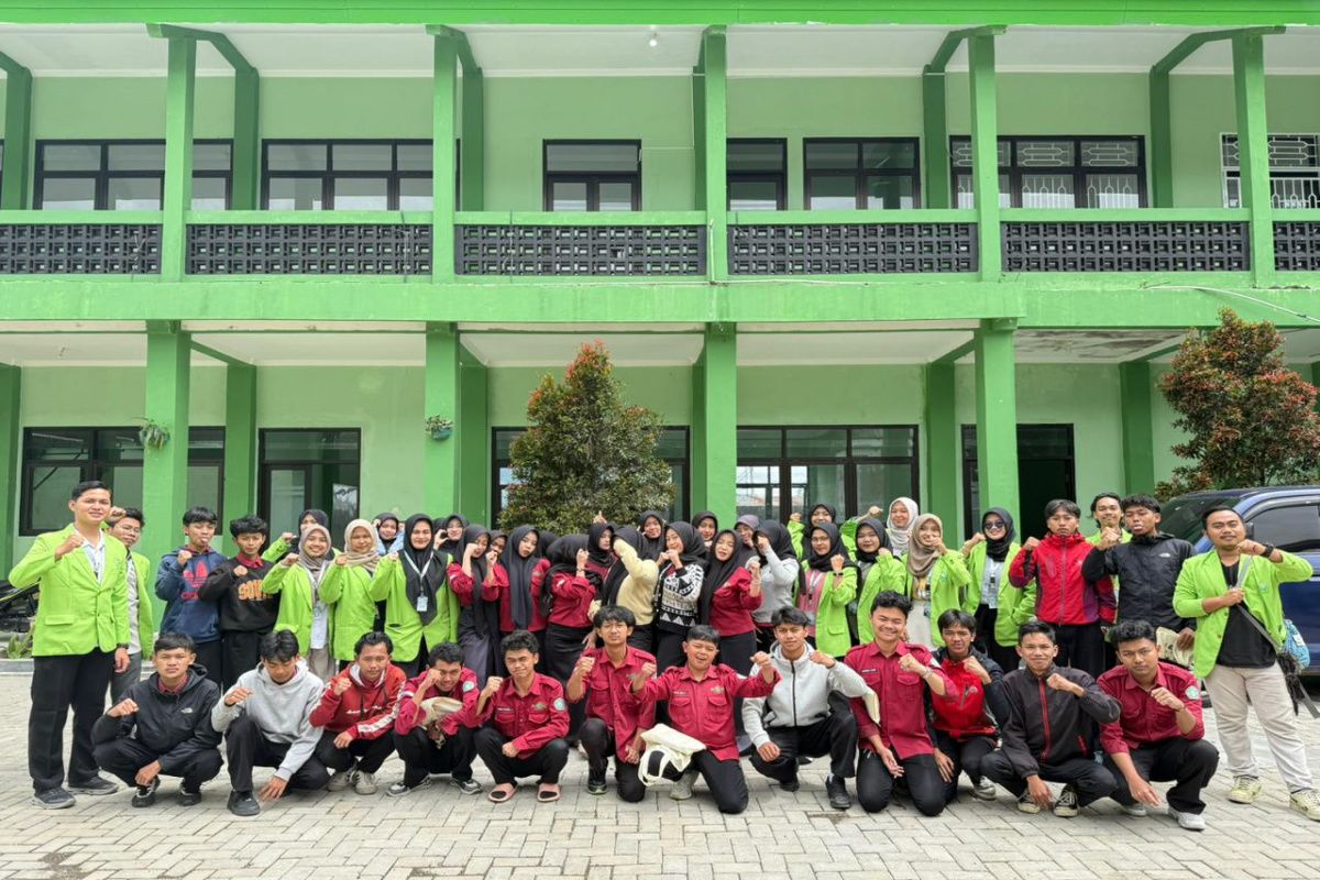 KKN MMK Posko 4 UIN Walisongo gelar pelatihan public speaking di SMA NU Kejajar