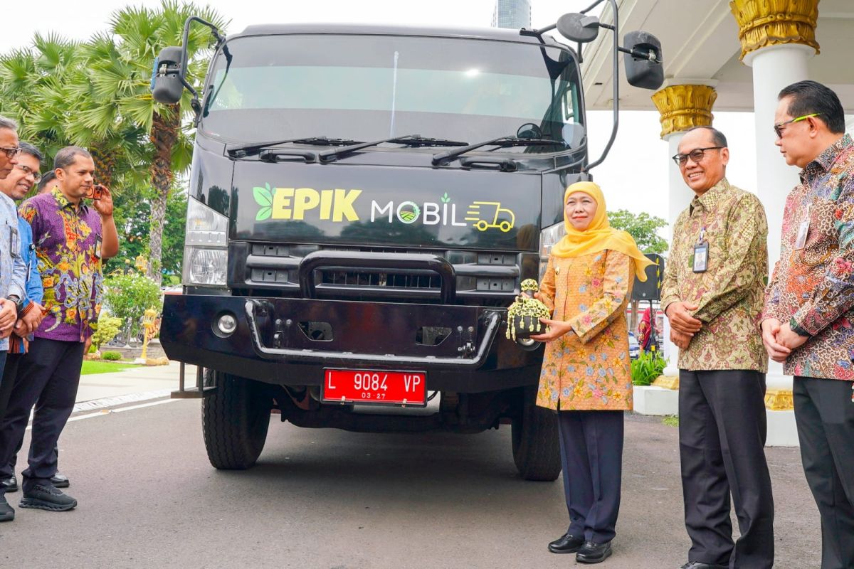 Khofifah berangkatkan Truk EPIK Mobile untuk kendalikan inflasi Jatim