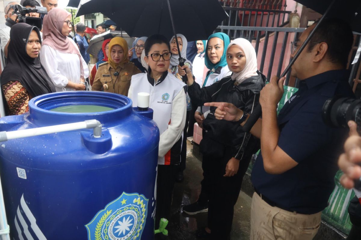 PAM Jaya lanjutkan program pembagian toren gratis bagi warga