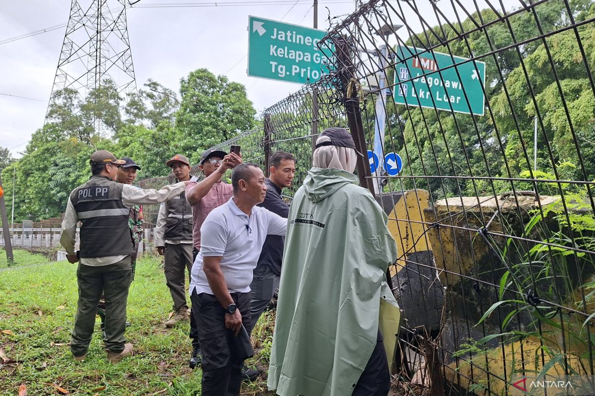 Cegah prostitusi, Pemkot pasang lampu tembak di Taman Kota Cawang