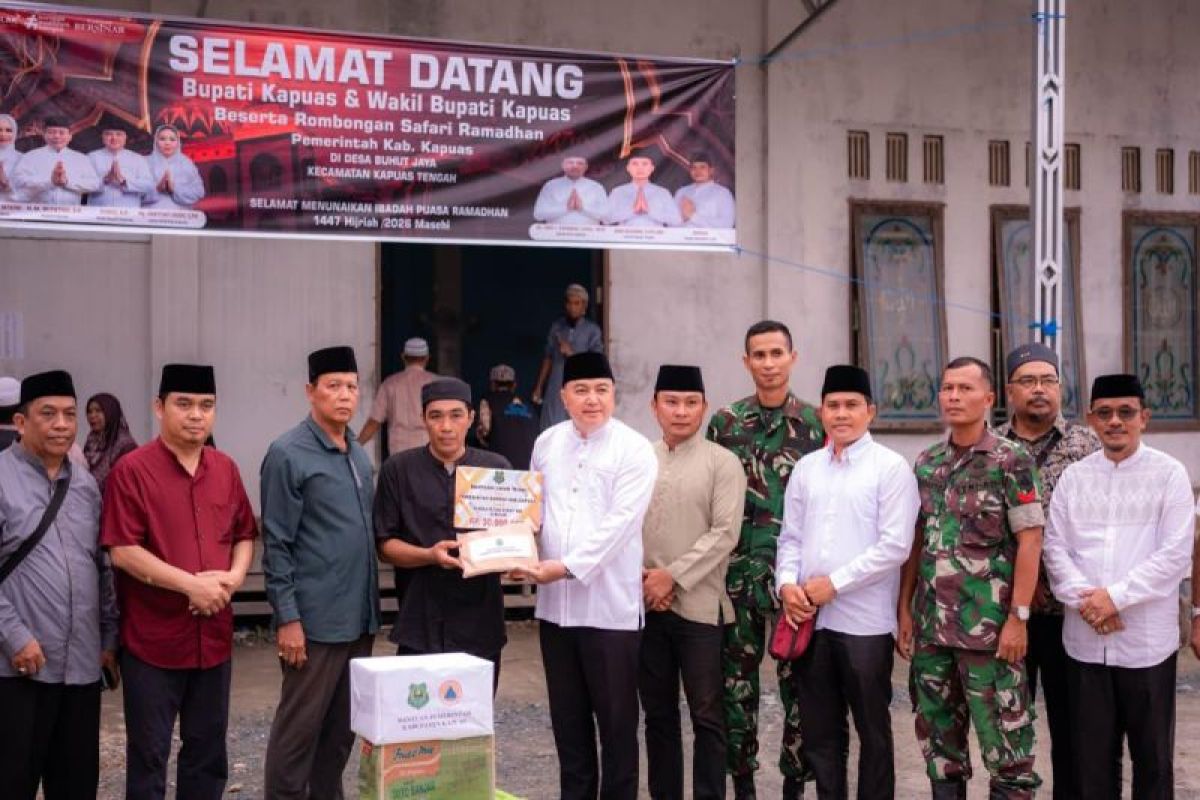 Pemkab Kapuas serahkan bantuan Rp30 juta ke korban kebakaran