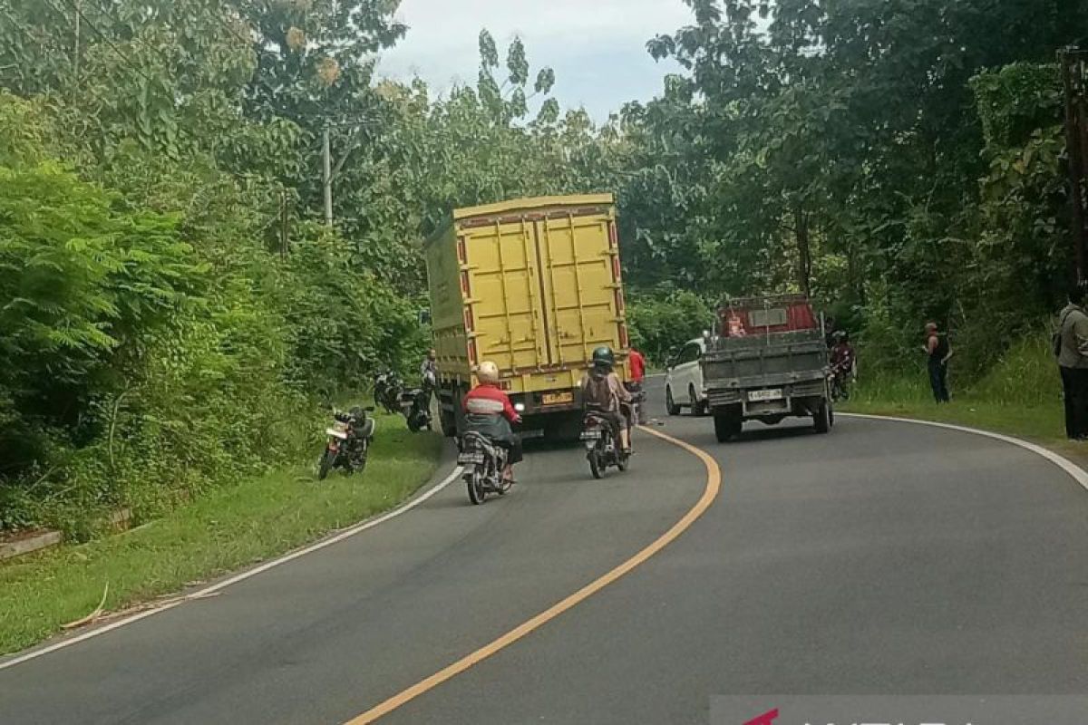 Kecelakaan truk dan motor di Jalan Nasional Blora--Cepu