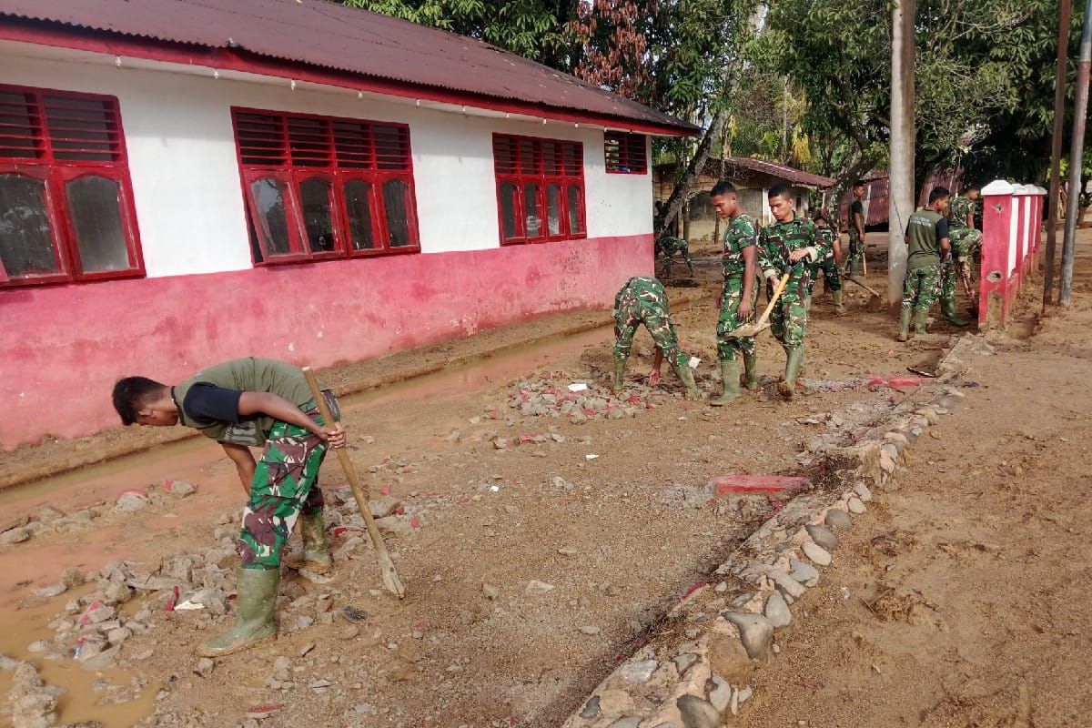 TNI pulihkan fasilitas SDN di Tapanuli Tengah pascabanjir susulan