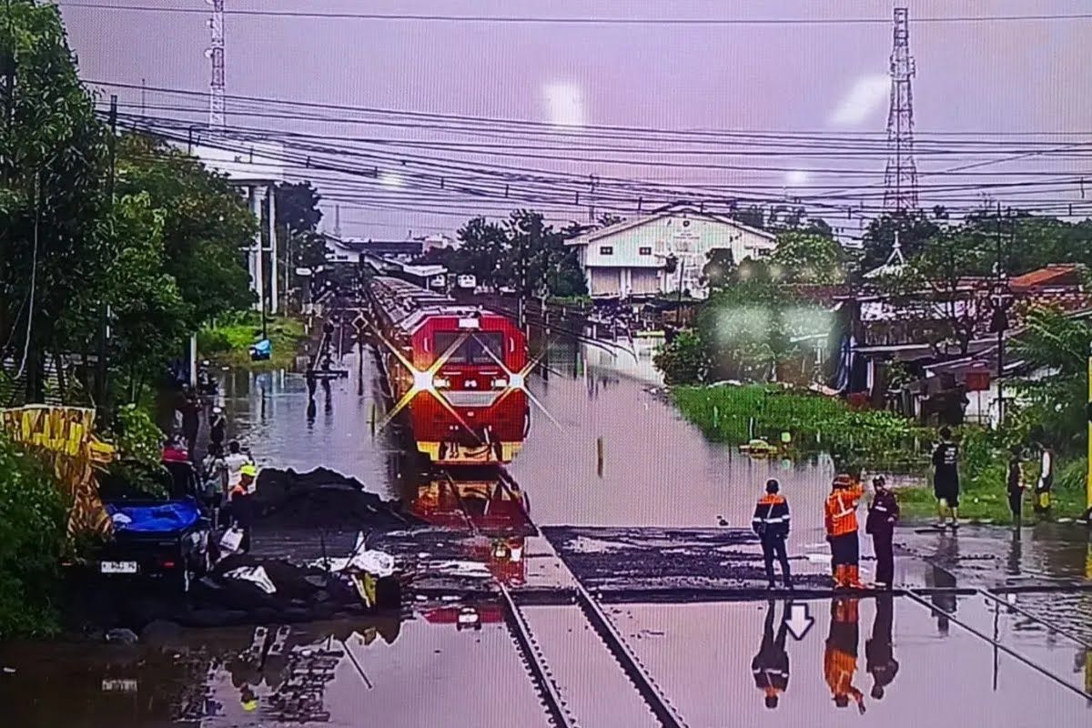 Indonesia Bentuk Satgas Kereta Api untuk Antisipasi Banjir Menjelang Arus Mudik
