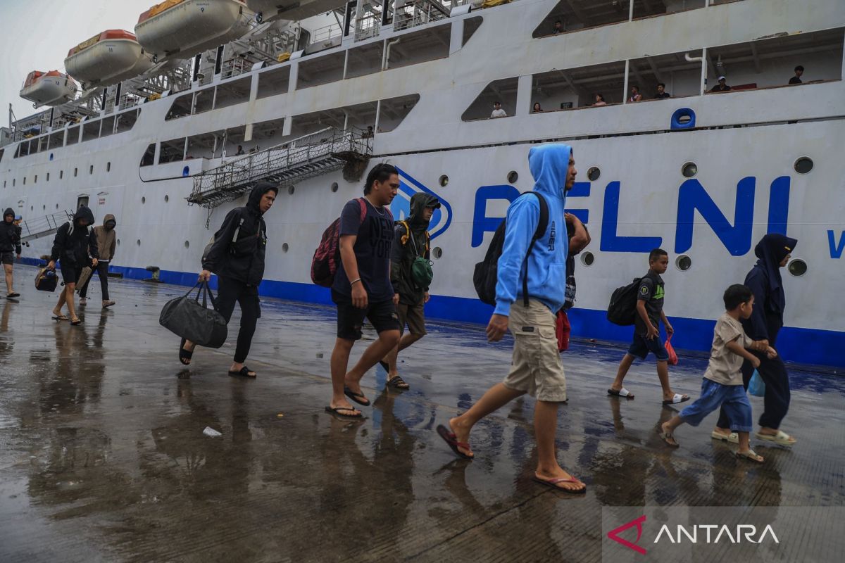 Mudik lebih awal dengan KM Nggapulu di Ternate