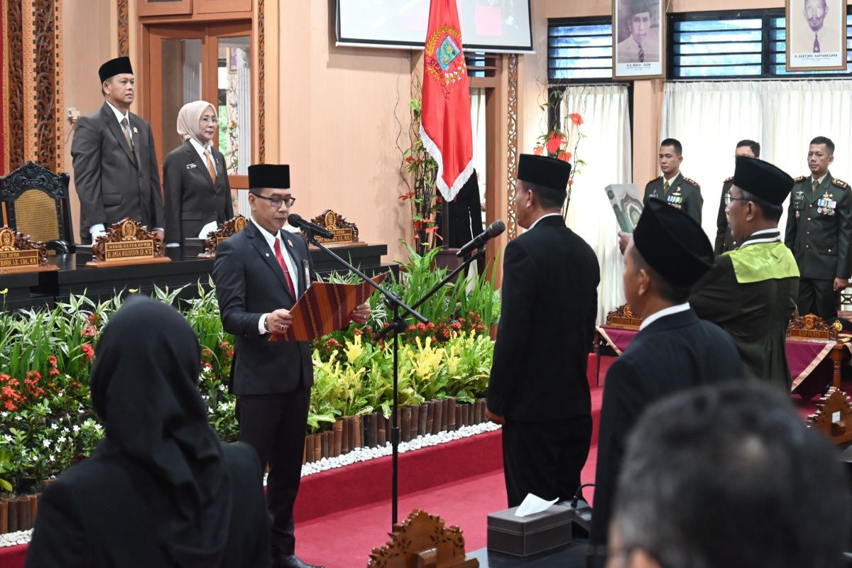 Ketua DPRD Purbalingga lantik anggota PAW sisa masa jabatan 2024-2029