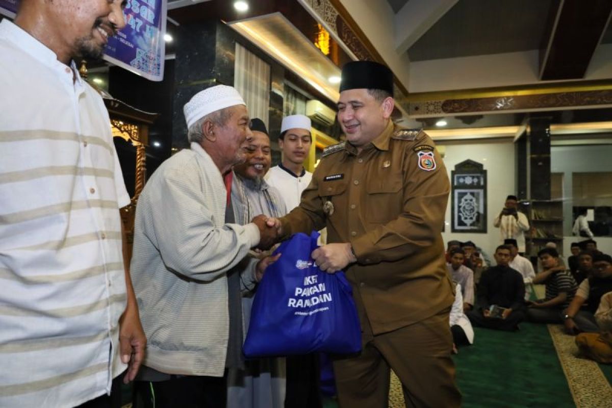 Pemkot Makassar memberikan kepastian hukum untuk  rumah ibadah lewat Badan Wakaf
