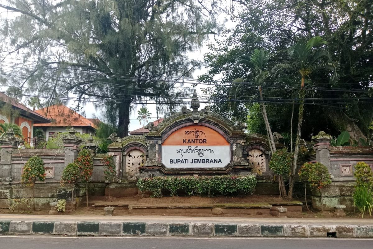 Pemkab Jembrana pantau warganya terdampak perang di Timur Tengah