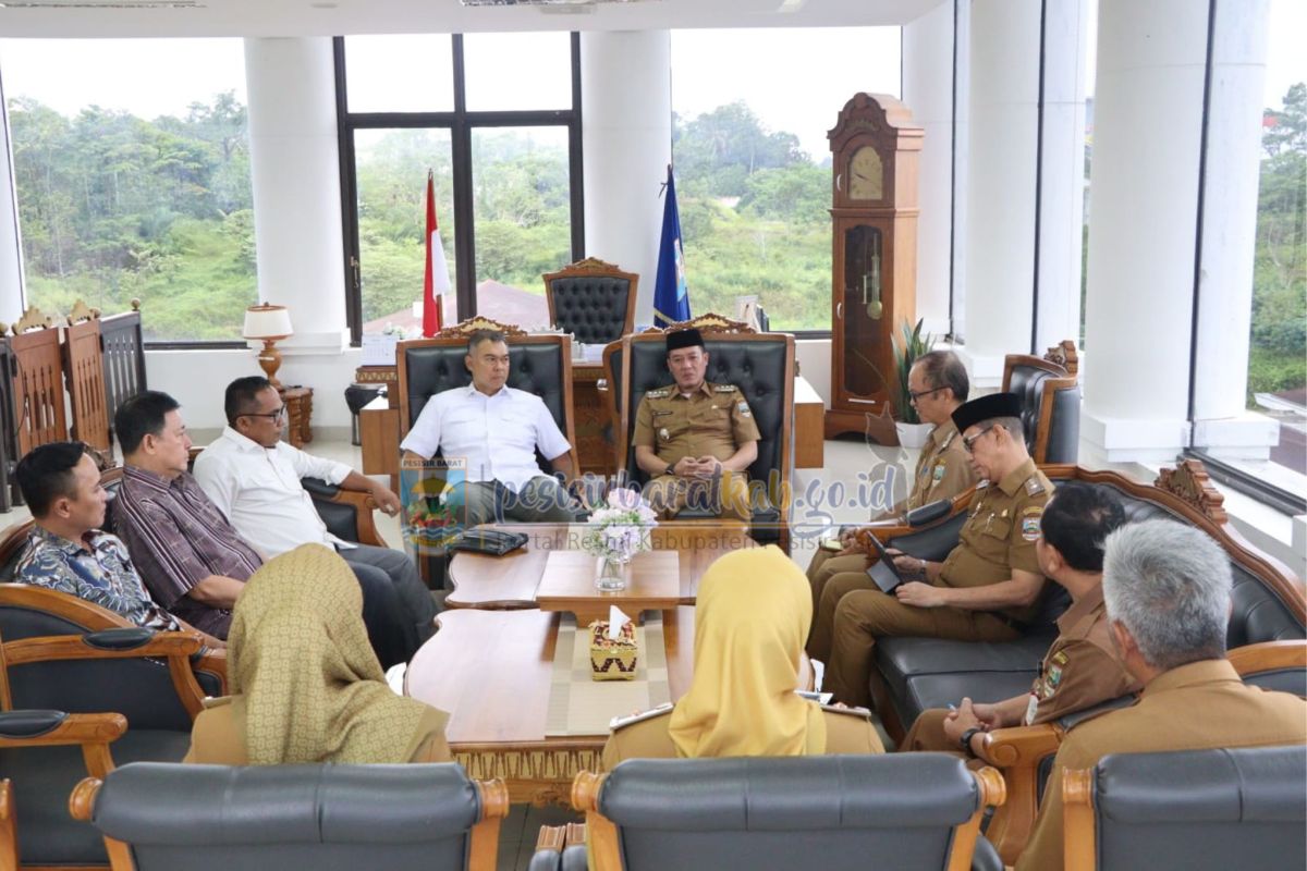 Anggota Komisi VII DPR lakukan kunjungan ke Pemkab Pesisir Barat